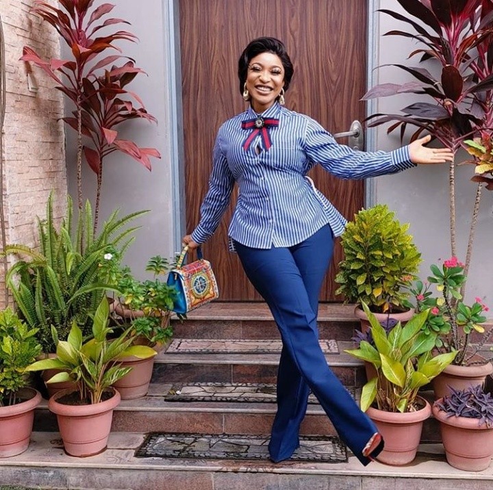 Tonto Dikeh Steps Out In Stylish Corporate Outfit 1